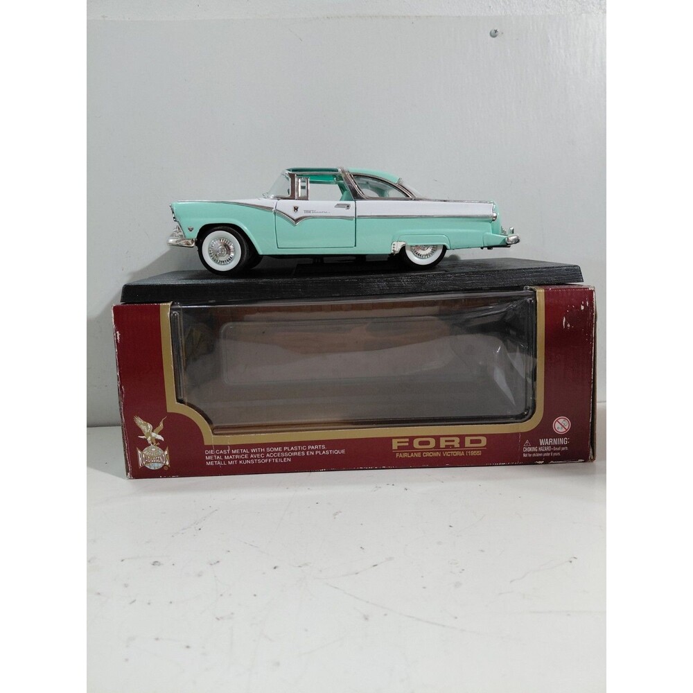 Road Legends 1:18 Diecast 1955 Ford Fairlane Crown Victoria Classic Car w/box